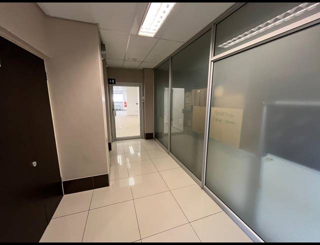 324M² OFFICE TO LET IN PINELANDS